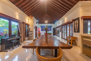 Sultan Villa living and dining area